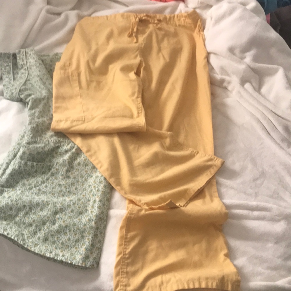 Matching scrub set! - Picture 3 of 4